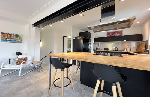 Boussens House | Pool-view holiday home in Toulouse