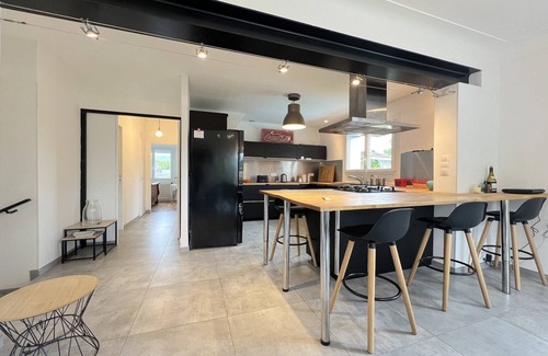 Boussens House | Pool-view holiday home in Toulouse