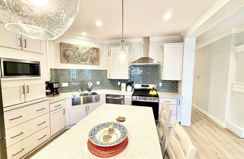 Marblehead House | Pool View Home W/Porch Clubhouse Sauna Lake Erie!