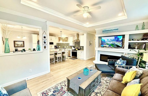 Marblehead House | Pool View Home W/Porch Clubhouse Sauna Lake Erie!