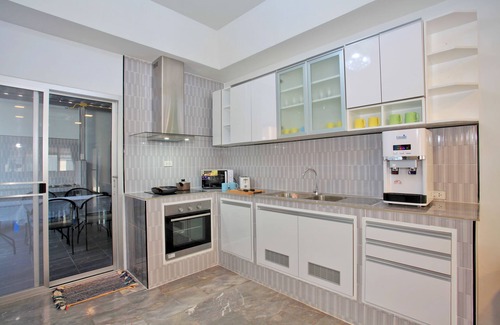 Na Kluea Villa | Pool villa 6 bedrooms