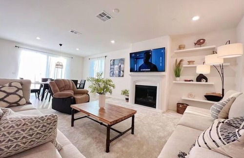 Hacienda Heights Apartment | Pool Villa/Disneyland/Universal Studios