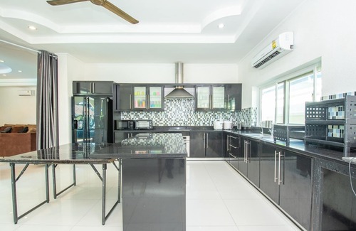 Nong Prue Villa | Pool Villa for Families and Party