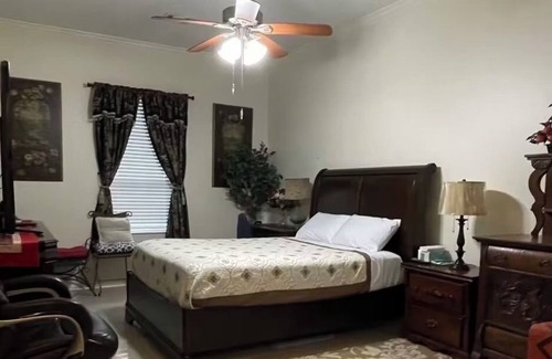 Iowa Colony House | Pool Villa shared room