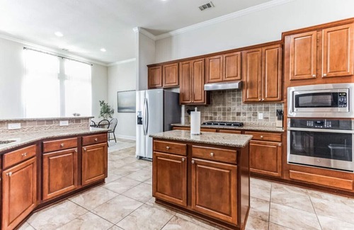 Lake Houston House | Pool Volleyball Oasis |Sleeps 18
