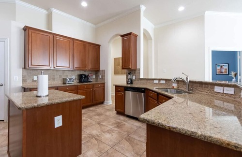 Lake Houston House | Pool Volleyball Oasis |Sleeps 18