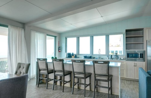Cabezas House | Pool, Walk out Patio Area w/Kitchen,Great for Families,WIFI, Large Villa, Close to Seven Seas Beach