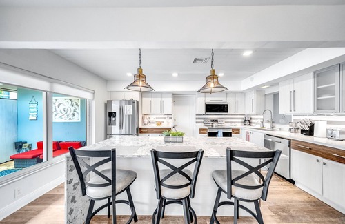 Lake Ridge House | Pool & Waterfront! 5 Bedrooms + Close To Beach!