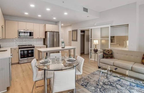 Buzzard Point Apartment | Pool, Wifi, AC |Navy Yard 1BR nr Metro & Union Station