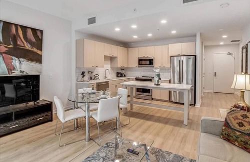 Buzzard Point Apartment | Pool, Wifi, AC |Navy Yard 1BR nr Metro & Union Station