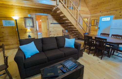 Eureka Springs Cabin | Pool+Wifi+Deck+3mi to Downtown Wild Plum Cabin#3