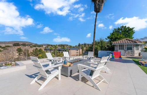 Allied Gardens House | Poolfire Pit Near Balboa Park Mountain Views!