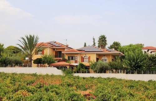 Pallini Apartment | Poolhouse resort close to athens airport