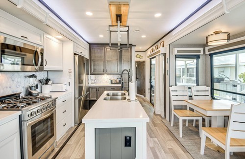 Sandbridge Cottage | Pools, Boat Ramp & More: Cottage in Virginia Beach