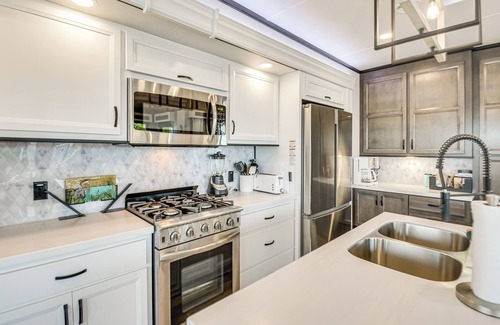 Sandbridge Cottage | Pools, Boat Ramp & More: Cottage in Virginia Beach