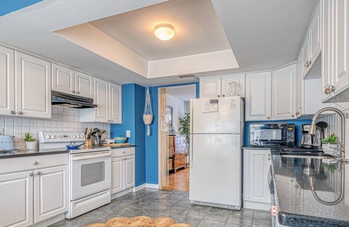 Southampton Condo | Pools tennis gym golf pickelball