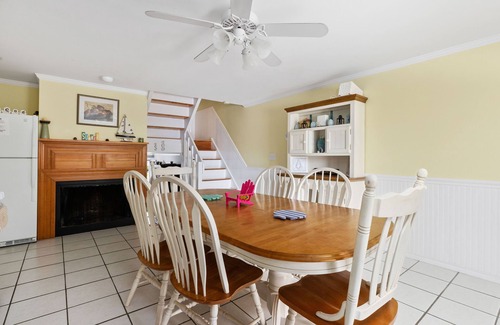 Hyannis Condo | Poolside 2BD-Private Balcony, Association Beach & Pool