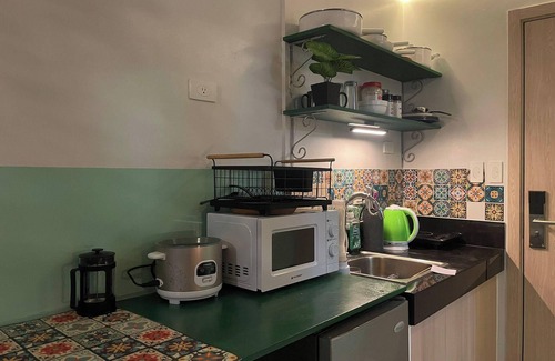 Marilao Apartment | Poolside Apartment - Sleeps 4, Ac & Hot Shower
