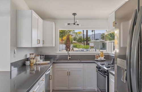 Palm Desert House | Poolside at Panorama - Walk to El Paseo