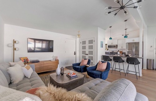 Palm Desert House | Poolside at Panorama - Walk to El Paseo