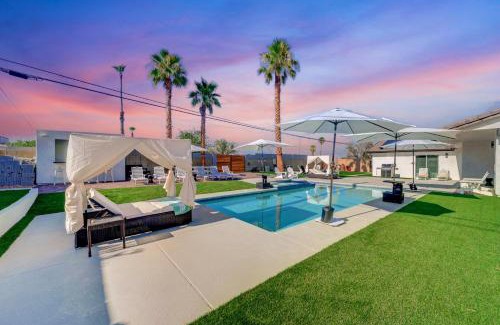 Spring Valley Villa | Poolside Cabana Retreat - Spa-Casita-GlowPits-MiniGolf-BBQ
