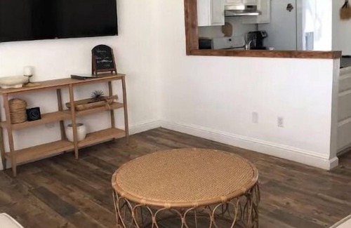 Visalia House | Poolside Casita