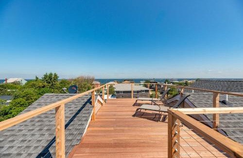 Ocean Bay Park House | Poolside Chic by the Sea