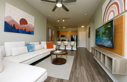 Memorial House | Poolside Comfort | 2BR Galleria Stay w/Garage