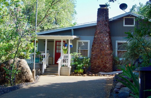 Kelseyville Cottage | Poolside comfort by the lake. Your ideal cottage Retreat!