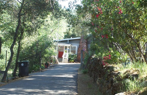 Kelseyville Cottage | Poolside comfort by the lake. Your ideal cottage Retreat!