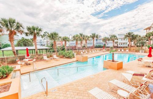 Waterside Village House | Poolside Condo at Waterside