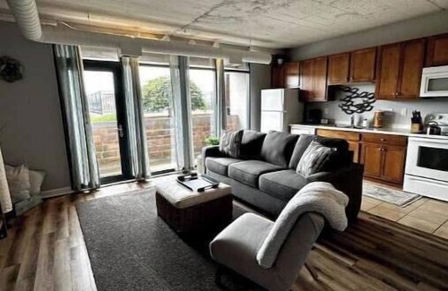 Sandusky Apartment | Poolside Condo Downtown Sandusky