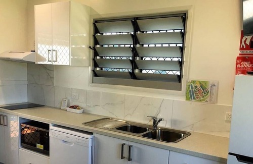 Tinaroo Villa | Poolside Deluxe Villa 2 BR - Fully self-contained, 1 Queen, 1 Sofa, 2 Single Beds