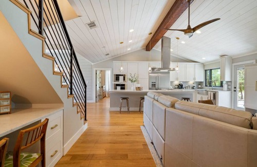 Dripping Springs Apartment | Poolside Fun! Outdoor Kitchen, Fire Pit, Treehouse