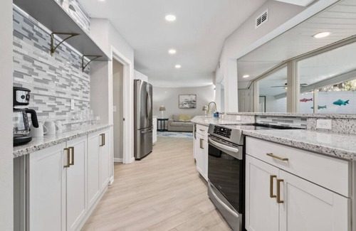 Beauclerc House | Poolside Game and Grille Retreat