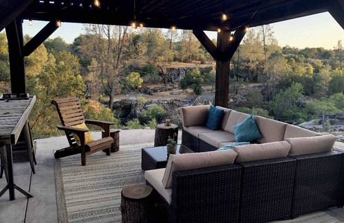 Yosemite Lakes Apartment | Poolside Granite Resort on the Way to Yosemite