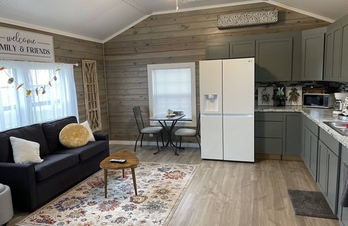 Mountain Home House | Poolside guesthouse in beautiful Hill Country