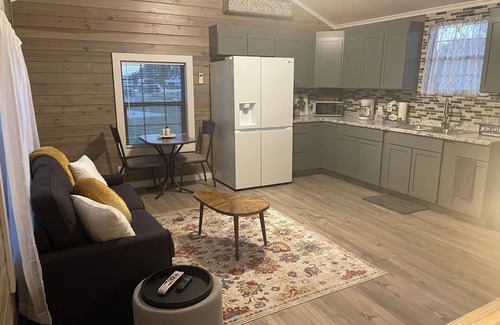 Mountain Home House | Poolside guesthouse in beautiful Hill Country