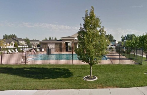 Meridian House | Poolside Haven Ideal for Large Groups!