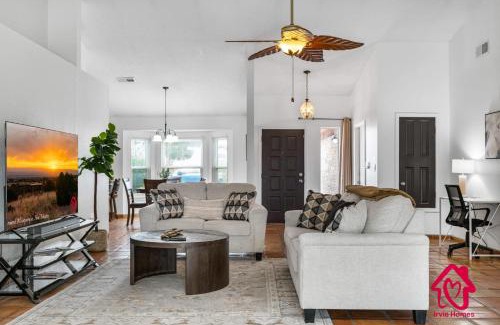 Taylor Ranch House | Poolside Haven on Montano An Irvie Home