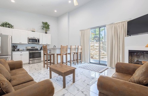 Indian Point Villa | Poolside King Villa 3-Min to SDC, Hot Tub, Waterfalls, Rain Shower Master Bath!