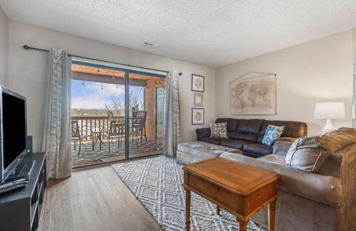 Table Rock House | Poolside Oasis at the Pointe - 2BR Condo Minutes From Table Rock Lake
