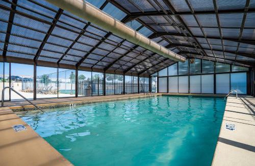 Table Rock House | Poolside Oasis at the Pointe - 2BR Condo Minutes From Table Rock Lake