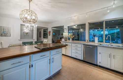 Casas Adobes West House | Poolside Oasis, Luscious Gardens, and Spacious 4-bedroom house in Tucson