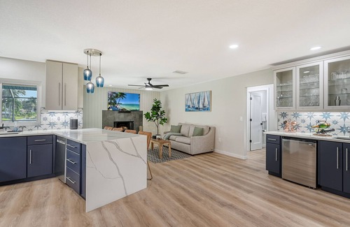 South Gate Ridge House | Poolside Oasis - Modern spacious 3 bedroom, 2 bathroom private pool home in Sarasota near Siesta Key