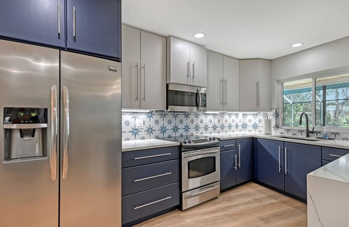 South Gate Ridge House | Poolside Oasis - Modern spacious 3 bedroom, 2 bathroom private pool home in Sarasota near Siesta Key