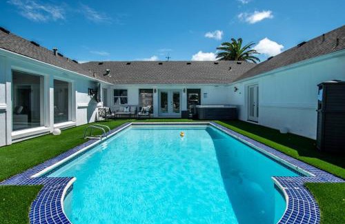 Bay Area House | Poolside Opulence Tennis and HotTub