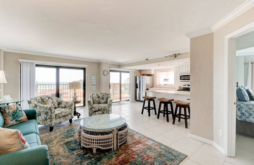 Daytona Beach Shores Condo | POOLSIDE PARADISE