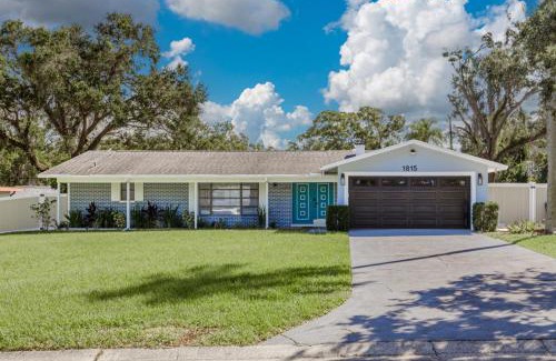 Clearwater House | Poolside Paradise Clearwater Family Friendly House