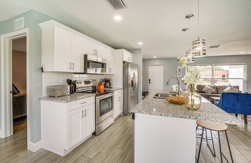 Regency Park House | Poolside Paradise: Port Richey Retreat w/ Patio!